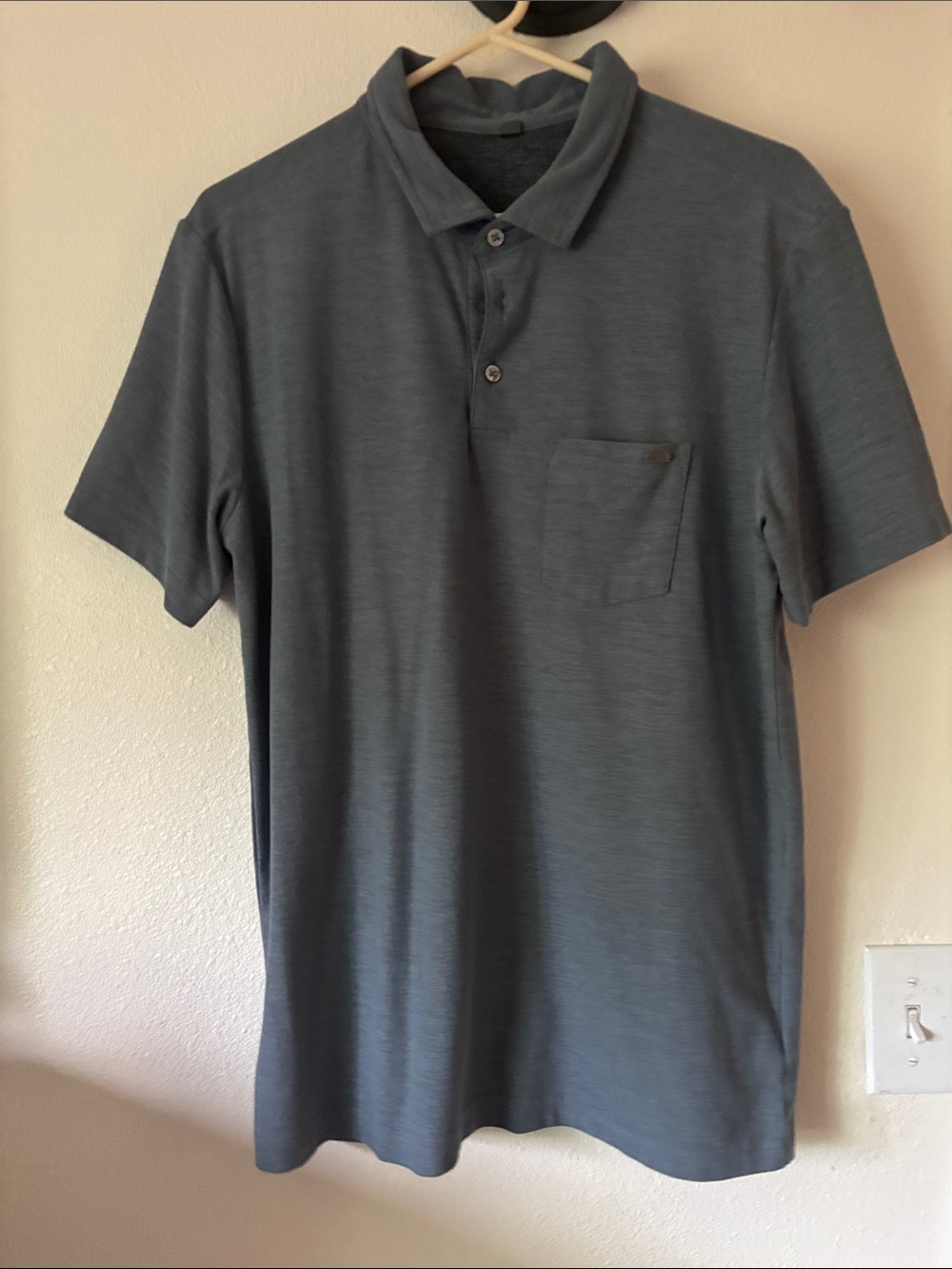 Vuori Men's Short-Sleeve Pocket Polo Shirt - Slate Blue medium